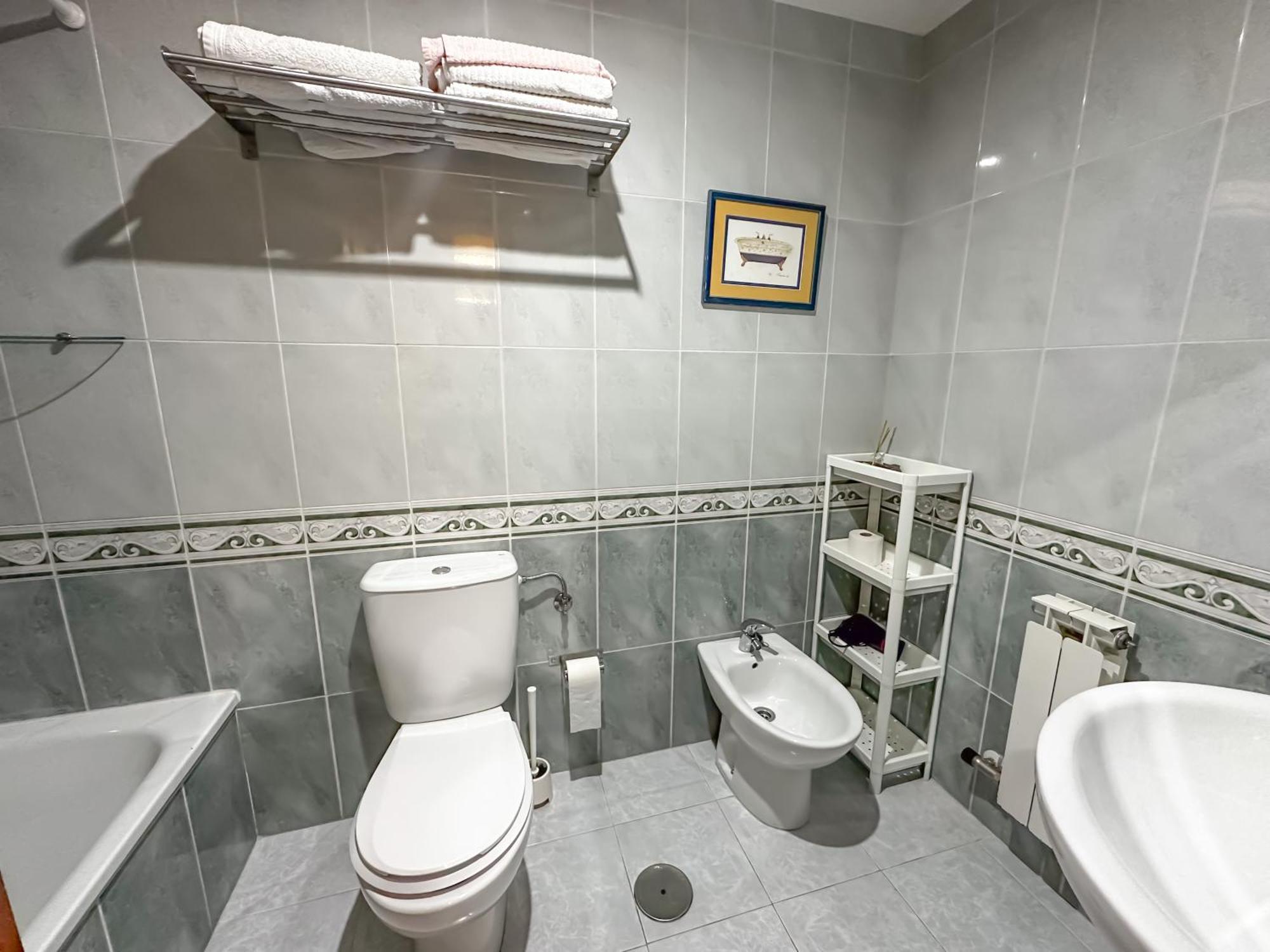 Apartamento Completo, Amplio, Muy Iluminado Y Con Plaza De Garaje Incluida. 格罗韦 外观 照片