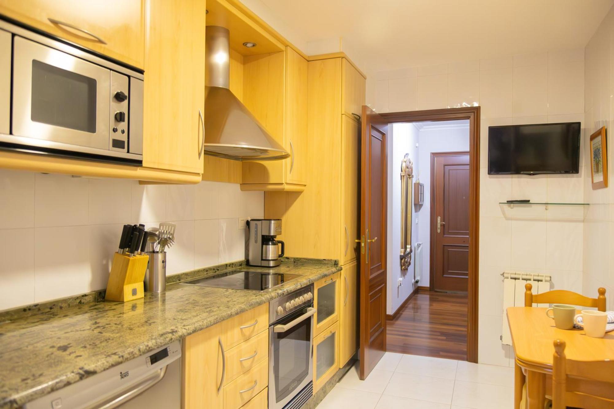 Apartamento Completo, Amplio, Muy Iluminado Y Con Plaza De Garaje Incluida. 格罗韦 外观 照片