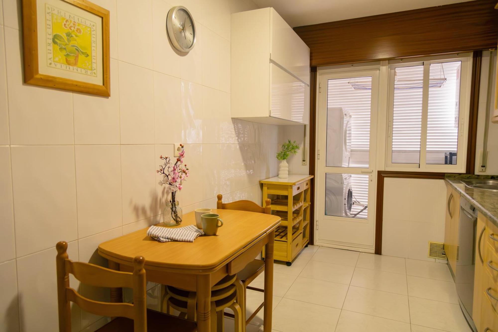 Apartamento Completo, Amplio, Muy Iluminado Y Con Plaza De Garaje Incluida. 格罗韦 外观 照片