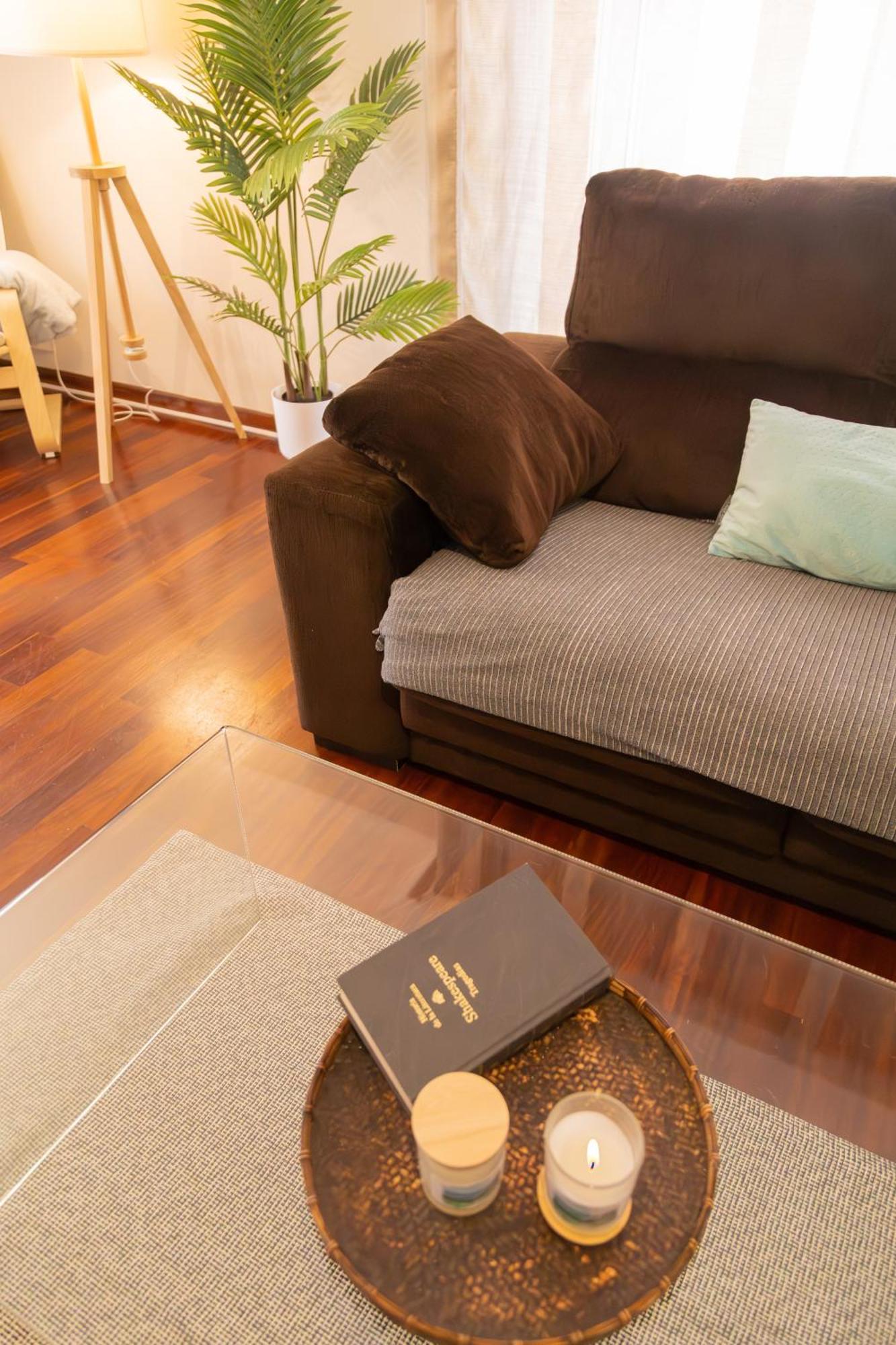 Apartamento Completo, Amplio, Muy Iluminado Y Con Plaza De Garaje Incluida. 格罗韦 外观 照片