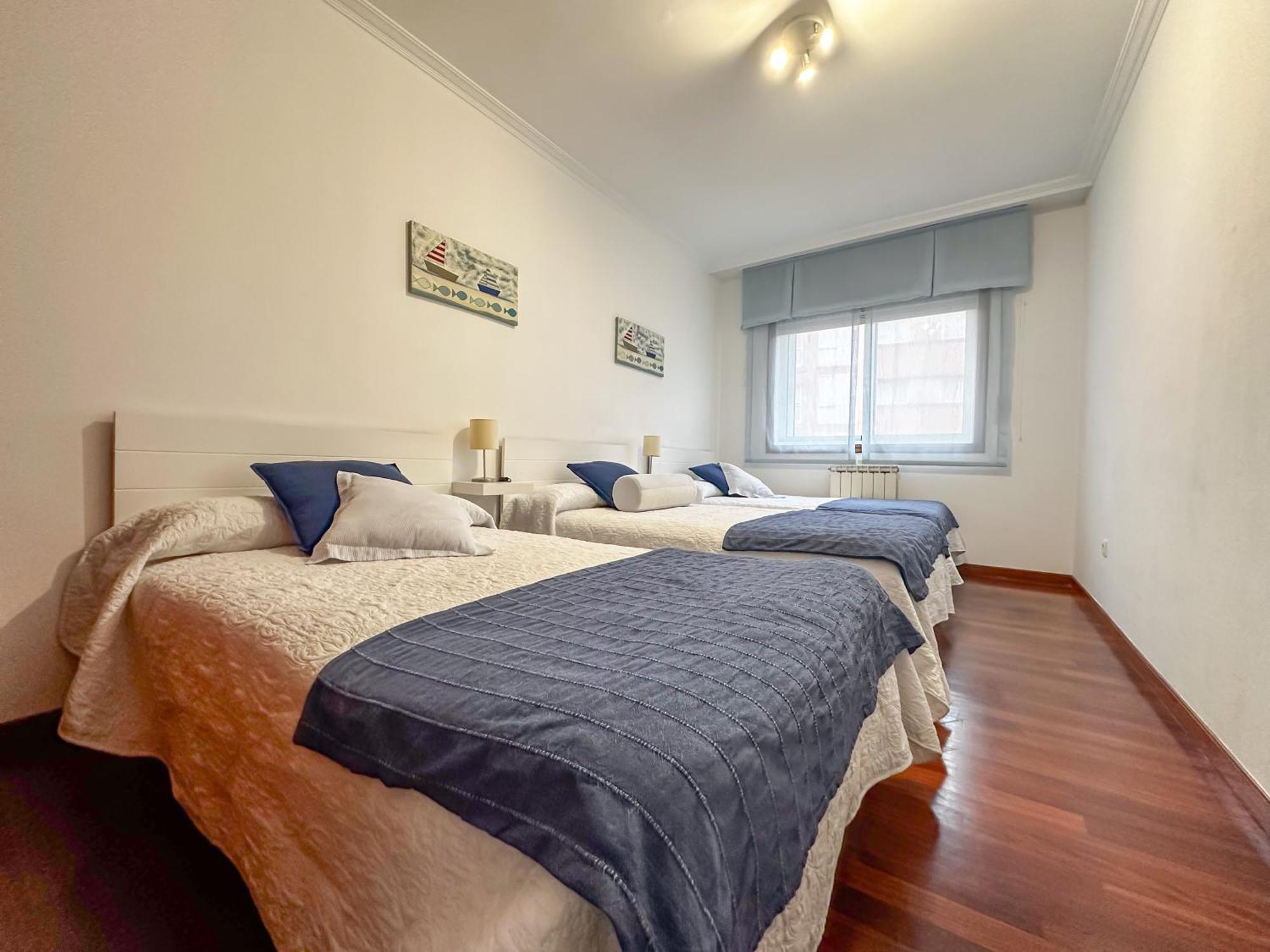 Apartamento Completo, Amplio, Muy Iluminado Y Con Plaza De Garaje Incluida. 格罗韦 外观 照片