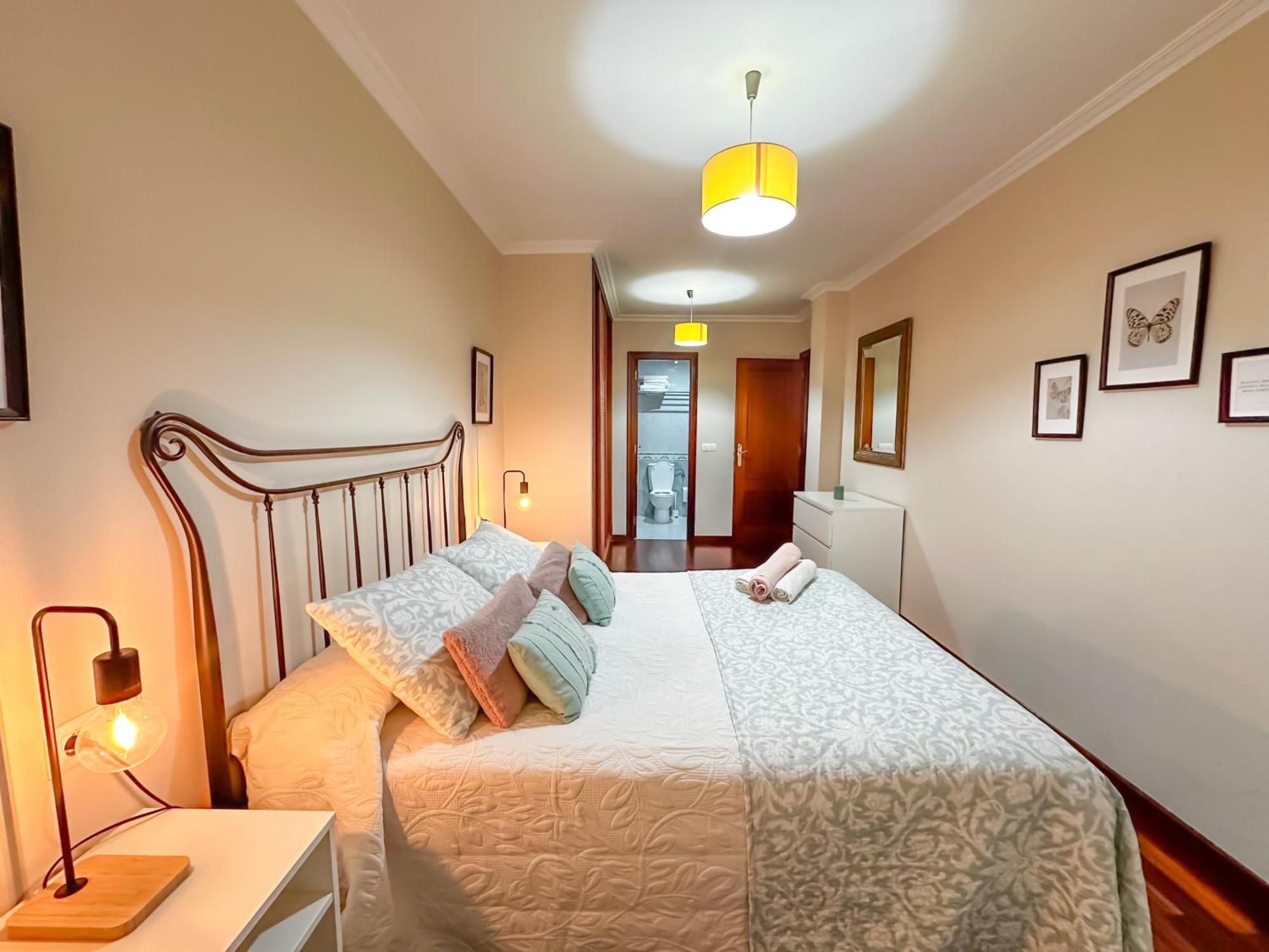Apartamento Completo, Amplio, Muy Iluminado Y Con Plaza De Garaje Incluida. 格罗韦 外观 照片